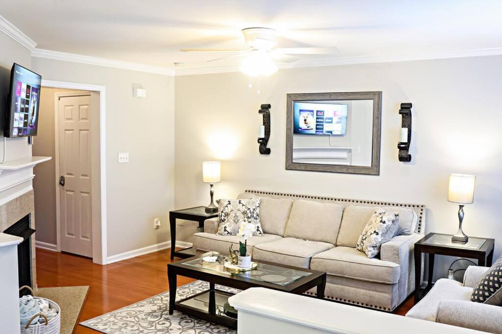2 Bedroom 2 Baths - Elegant Retreat With Cozy Workspace, Perfect For Families! Raleigh Exterior photo